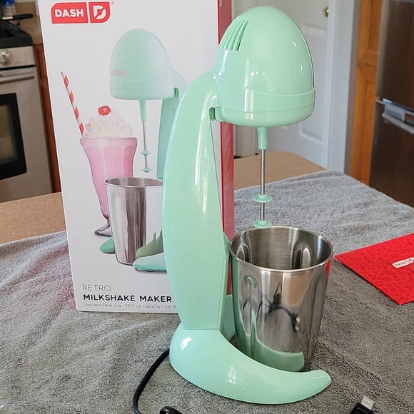 Dash Retro Milkshake Maker!!! - Picture 9 of 11